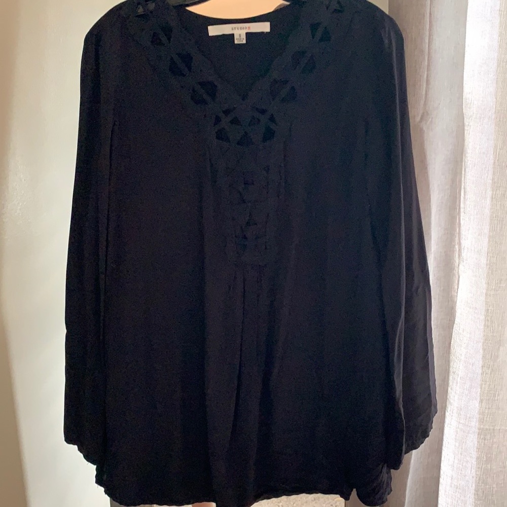 Black tunic blouse.